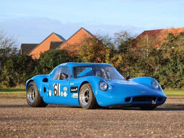 Chevron B8
