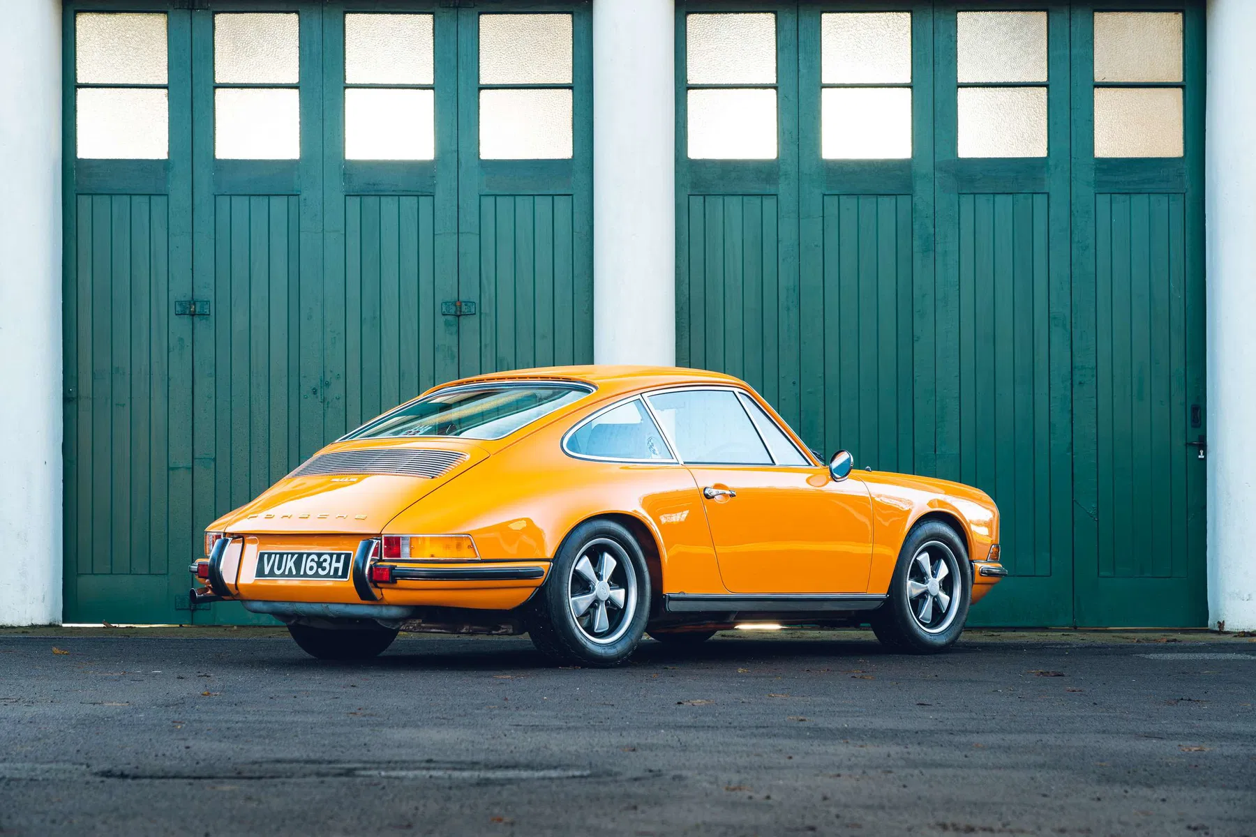 1969 Porsche 911 S 2.2 - 1 Porsche 911 S 2.2 Coupe
