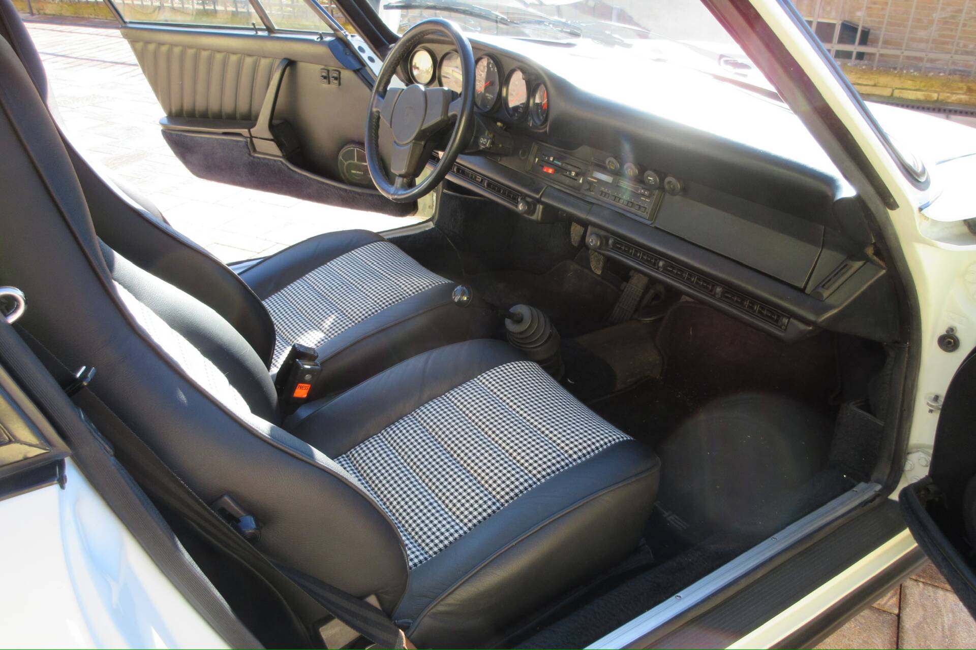 1976 Porsche 911 Carrera 3.0 - 14 Porsche 911 Carrera 3.0